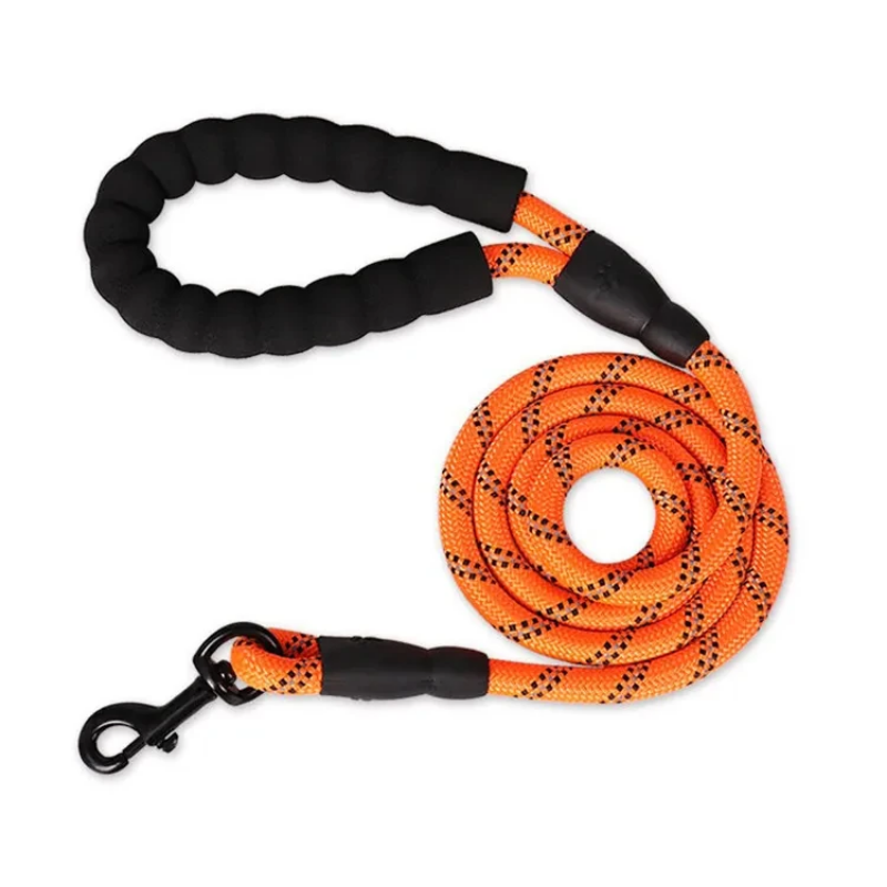 Heavy duty 5m nylon leash with thickened foam handle and 360° swivel carabineer clip
