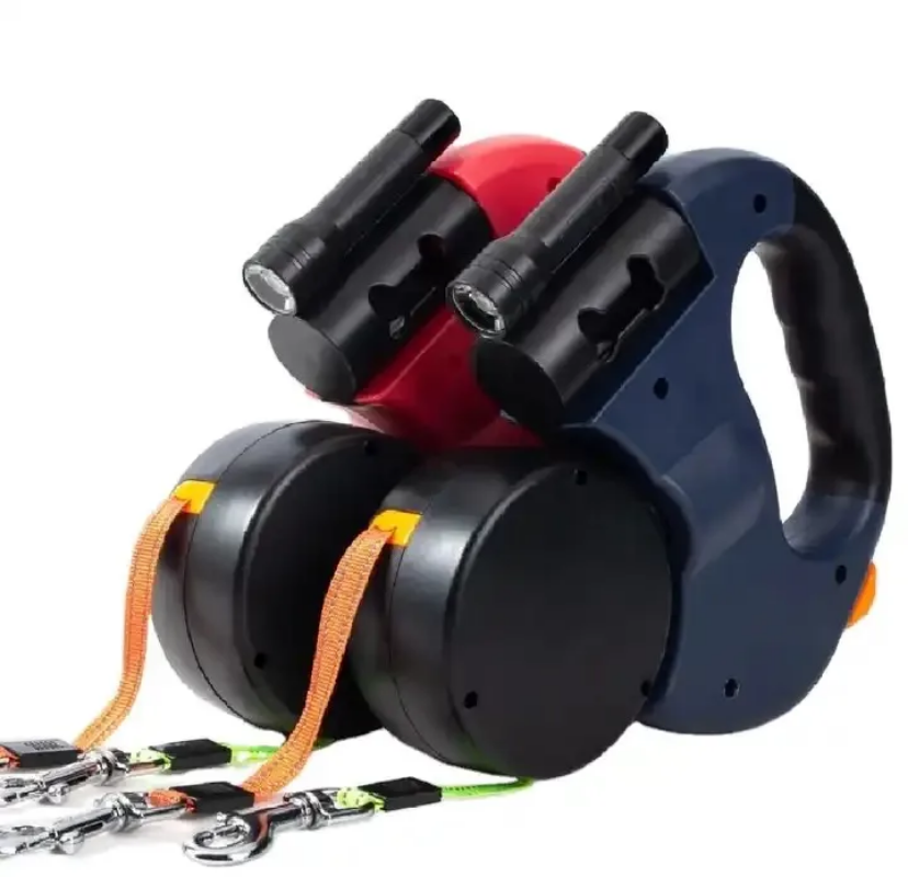 Dual automatic retractable dog leashes with 360° rotation and flashlight