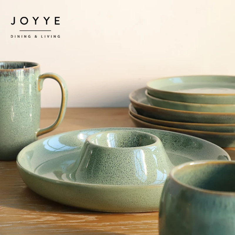 Luxury ceramic dinnerware sets, complete with cups, bowls, plates and more