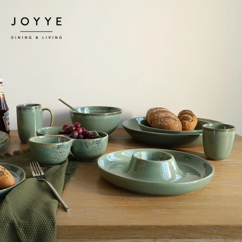 Luxury ceramic dinnerware sets, complete with cups, bowls, plates and more